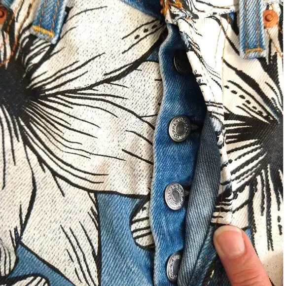 Levi's x Farm Rio Ribcage Cropped Jeans Women's 24 High Rise Denim - Picture 3 of 15